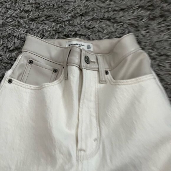 Abercrombie and Fitch Cream and Leather 90s Straight Leg Pants size 23 000 - Picture 5 of 8